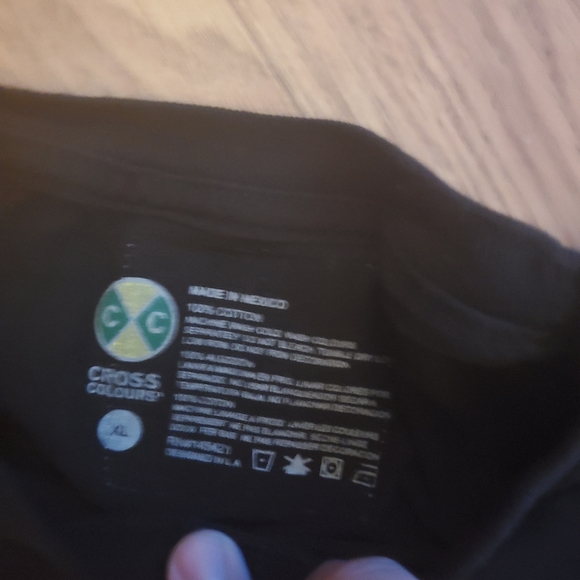 Cross colours t shirt - Picture 3 of 3